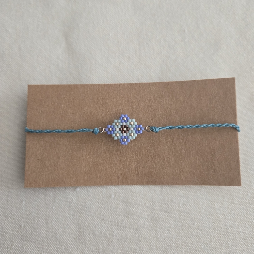 021 New Handmade Blue and White Beaded Bracelet